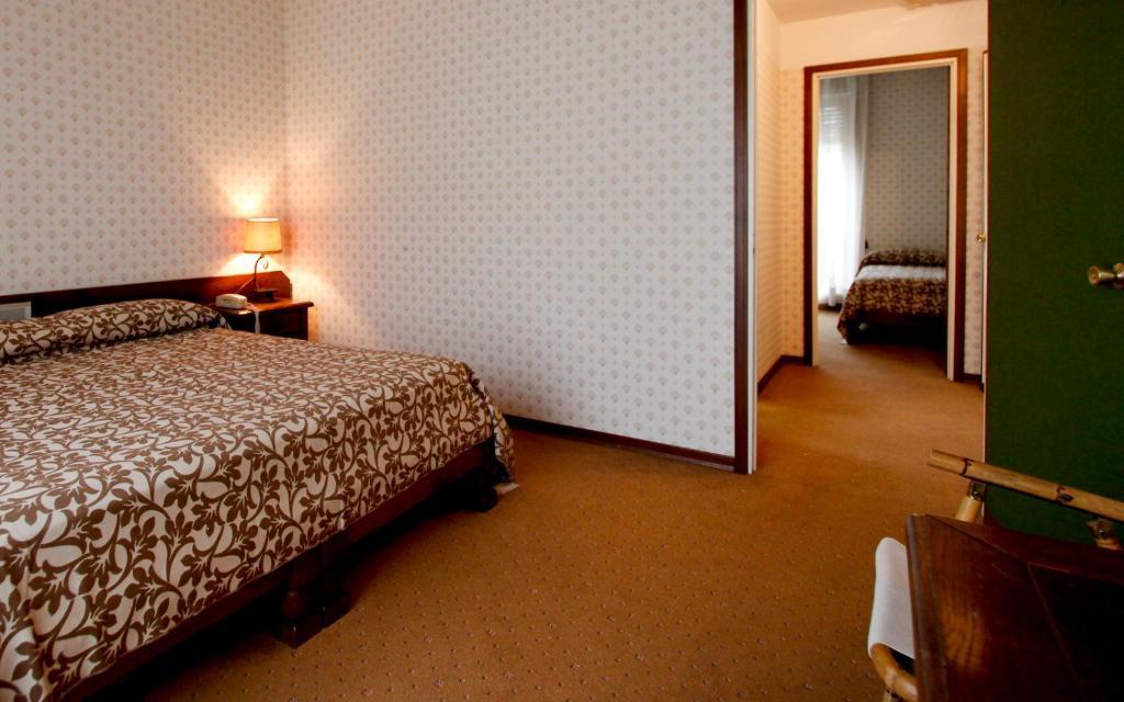 Hotel Antares 아로나 외부 사진